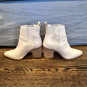 Steve Madden never worn women’s tan boots 8